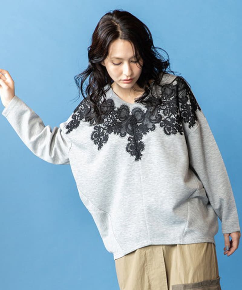 レースモチーフVネックプルオーバー／オズモーシス（OSMOSIS）