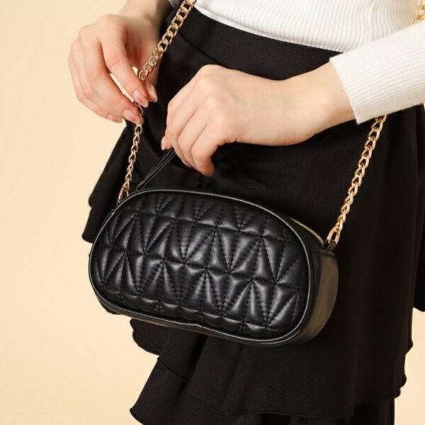 チェーン使いキルティングショルダー／オーバータッシェ（Ober Tashe）
