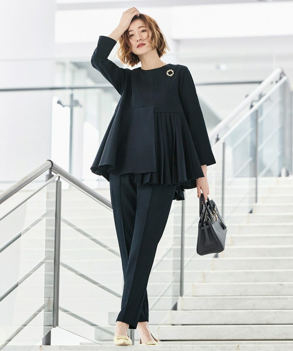 【2点set】 アシンメトリー・プリーツトップス＆スリムテーパードパンツ／ルイルエブティック（RUIRUE BOUTIQUE）