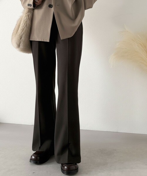 エレガントなフレアシルエットで、スタイルアップを実現！ブラッシュドジャージーセミフレアパンツ／クラシカルエルフ（Classical Elf）