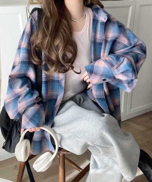 トレンド感たっぷり、ゆったりとしたシルエットで大人の抜け感を演出。微起毛オーバーサイズチェックシャツ／クラシカルエルフ（Classical Elf）