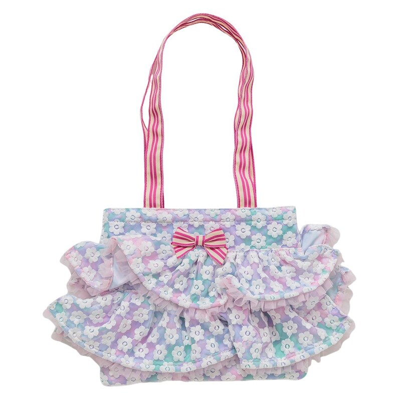 [型番:6161-2002]■カラー：LI.NOSF縦22x 横26cm※(　)で表記されている数字はヌードサイズです。ヌードサイズとは衣服を身につけない身体のサイズです。お客様ご自身の身体サイズと比較してお選びください。 ■素材： 表面：布帛生地＋レース綿ポリエステル ナイロン ポリウレタン ■お手入： &nbsp;&nbsp;>>商品のお取り扱い方法 ■原産国： 中国製LACIE-MAE | フリルトートバッグ - ライラックノスタルジックフラワー／フェフェ（fafa）LI.NOSF画面上と実物では、多少色具合が異なって見える場合がございます。