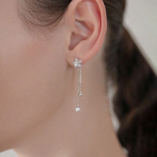 スタービジュードロップラインピアス／レジャ（Leja）
