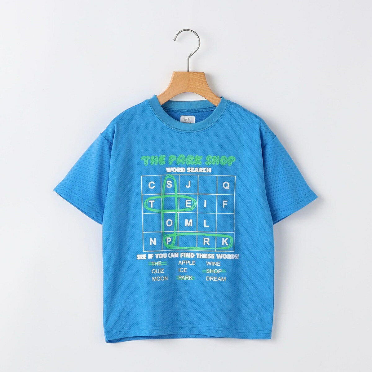 [型番：512330189]〜2026年春夏 新作〜公園(PARK)がテーマのライフスタイルブランド【THE PARK SHOP】のカラーTシャツ【素材特性/デザイン】クロスワード風のプリントがポイントのポップな半袖Tシャツ。空欄部分に水をかけると文字が浮かびあがる【THE PARK SHOP】らしい、ワクワクする楽しいアイテムです！水遊びやプールの際にゲーム感覚で楽しめるデザインがおすすめ。春夏らしい爽やかなイエローとブルーでスタイリングのアクセントになる2色展開です。【スタイリング/シーン】通学などのデイリーユースから夏のレジャーにも着用いただける一枚です。【THE PARK SHOP（ザ・パークショップ）】2014年にスタートした公園(PARK)がテーマのライフスタイルブランドです。公園というと、子供やスポーツ、散歩、ピクニックなど様々なイメージが想像されます。そんなイメージを基に、キッズウェアやライフスタイル雑貨などを中心に展開しています。また、シーズンごとに、世界の何処かの公園がテーマになります。【対象カテゴリー：トドラー/TODDLER】【対象カテゴリー：ジュニア/JUNIOR】【お洗濯：洗濯機可能】【注意事項】※末永く愛用頂く為に、アテンションタグ・洗濯ネームを必ずご確認の上、着用又はお取り扱いください。※撮影環境による光の当たり具合やパソコン・スマートフォンなどの閲覧環境によって、実際の色味と異なって見える場合があります。　商品の色味は商品単体で撮影した画像をご参照ください。■カラー：イエロー、ブルー115：着丈46 肩幅37.5 身幅37.5 そで丈14.5125：着丈48 肩幅39.5 身幅40.5 そで丈15135：着丈53 肩幅41 身幅43.5 そで丈16.5145：着丈58 肩幅43.5 身幅47.5 そで丈17※(　)で表記されている数字はヌードサイズです。ヌードサイズとは衣服を身につけない身体のサイズです。お客様ご自身の身体サイズと比較してお選びください。 ■素材： ポリエステル92％、 ポリウレタン8％ ■お手入： &nbsp;&nbsp;>>商品のお取り扱い方法 ■原産国： 中国THE PARK SHOP:115〜145cm /WORD SEARCH Tシャツ／シップス（SHIPS）イエローブルー画面上と実物では、多少色具合が異なって見える場合がございます。