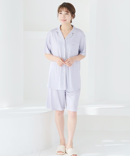 [型番:2629816]暑い日も快適に過ごせる接触冷感素材の上下セットパジャマ。首元はすっきりとしたテーラードカラー。主張しすぎないハート柄がかわいい♪■カラー：チャコールグレー、ラベンダーマタニティM〜L:バスト 86〜101cm、ヒップ 87〜106cm、身長 154〜162cm、腹囲 81〜110cm※(　)で表記されている数字はヌードサイズです。ヌードサイズとは衣服を身につけない身体のサイズです。お客様ご自身の身体サイズと比較してお選びください。 ■素材： ポリエステル 92％、ポリウレタン 8％ ■お手入： ・洗濯ネットをご使用ください。 ・色移りしますので淡色のものと分けて洗濯してください。&nbsp;&nbsp;>>商品のお取り扱い方法 ■原産国： 中国接触冷感衿付きパジャマ | マタニティウェア・授乳服／犬印マタニティ＆ベビー（inujirushimaternity＆baby）チャコールグレーラベンダー画面上と実物では、多少色具合が異なって見える場合がございます。