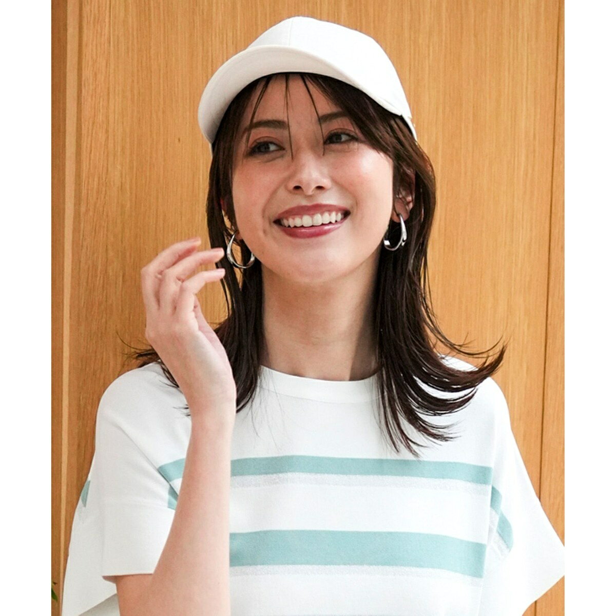 [型番：ZZW6LM0502]キレイめツイル素材で大人っぽく！日差し対策もばっちりな広つばキャップ■デザイン・キレイ目なツイル素材を使用した大人な印象のキャップ・日差しが強い日にも心強い、ツバが広めのデザイン■機能性・UVケア（紫外線遮蔽率90.1%）・吸水速乾（帽子内側の汗止めテープ部分）■素材・上品でキレイ目な印象を与えるツイル素材※商品画像はサンプルを使用しているため、色味やサイズ等の仕様に変更がある場合がございますので、予めご了承ください。※屋外での撮影画像は、光の加減で色味が違って見える場合がございます。商品の色味はスタジオ撮影の画像をご参照ください。#ANYSIS #anySiS #エニシス #エニィシス #エニスィス #レディース #キャップ #帽子 #ツイル素材 #UVケア #紫外線対策 #吸水速乾 #大人カジュアル #きれいめカジュアル #休日コーデ #お出かけコーデ #フェミニンカジュアル■カラー：ライトベージュ、ブラック、チャコールF：高さ7.0 つば8.2 頭周り52.5~62.5※(　)で表記されている数字はヌードサイズです。ヌードサイズとは衣服を身につけない身体のサイズです。お客様ご自身の身体サイズと比較してお選びください。 ■素材： ポリエステル:100% ■お手入： 手洗い、酸素系漂白剤可、タンブル乾燥不可、自然乾燥、アイロン仕上げ不可、ドライ不可、ウエットクリーニ&nbsp;&nbsp;>>商品のお取り扱い方法 ■原産国： 中国サンカット キャップ／エニィスィス（ANY SIS）ライトベージュブラックチャコール画面上と実物では、多少色具合が異なって見える場合がございます。