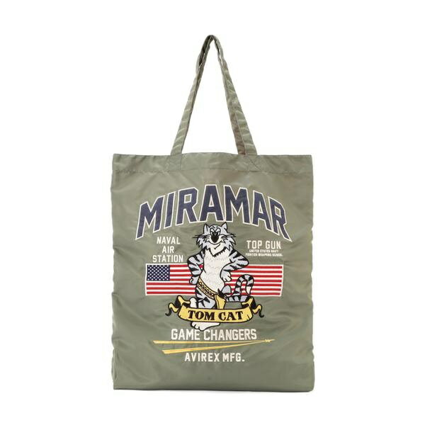 [型番：7836976028]・WEB限定のトートバッグ・トムキャットをモチーフにした刺繍デザイン・ユニセックスでも使用可能・A4ファイルが入るサイズ感・4色展開※イエローカラーに関しては透け感がございます。【AVIREX／アヴィレックス】1975年にアメリカ空軍のコントラクターとして創業し、フライトジャケットを供給した事でその認知度を飛躍的に高めた。ミリタリーに起源を持つアヴィレックスは、機能的なデザインが醸し出す特有の美しさに支えられている。その個性的な表情は、映画「インディー・ジョーンズ」「トップガン」「メンフィスベル」などのスクリーンでも活躍し、喝采を浴びた。その無駄の無いデザイン、ノスタルジックな味わいは今なお世界中の多くの人々から支持され続けている。■お使いのパソコンのモニターによって、実物商品とカラーが異なって 見える場合があります。誠に申し訳ございませんが、ご理解下さいます様お願いいたします。■当ショップの在庫数は 直営店舗の商品も含まれています。在庫数が日々変動する為、ご注文頂いた時点で在庫が完売になっている場合がございます。 ■サイズ表は、製品の生地や織りなどの特性により、多少の誤差はございます。予めご了承ください。■画像の商品はサンプルです。実際の商品では、仕様・加工等若干異なる場合がございます。■カラー：ブラウン、イエロー、セージ1、ロイヤルF：横/45.5CM 高さ/45CM マチ/11CM 取手の長さ/50CM※(　)で表記されている数字はヌードサイズです。ヌードサイズとは衣服を身につけない身体のサイズです。お客様ご自身の身体サイズと比較してお選びください。 ■素材： （表地）ナイロン 100%（裏地）ポリエステル 100%（本体）コットン 100%（刺しゅう糸）レーヨン 100% ■お手入： 手洗い 漂白× アイロン× ドライ× タンブル乾燥× 吊り干し ウェット非常に弱い&nbsp;&nbsp;>>商品のお取り扱い方法 ■原産国： ベトナム製《WEB限定》NYLON TOTE BAG ”TOM CAT”／アヴィレックス（AVIREX）ブラウンイエローセージ1ロイヤル画面上と実物では、多少色具合が異なって見える場合がございます。