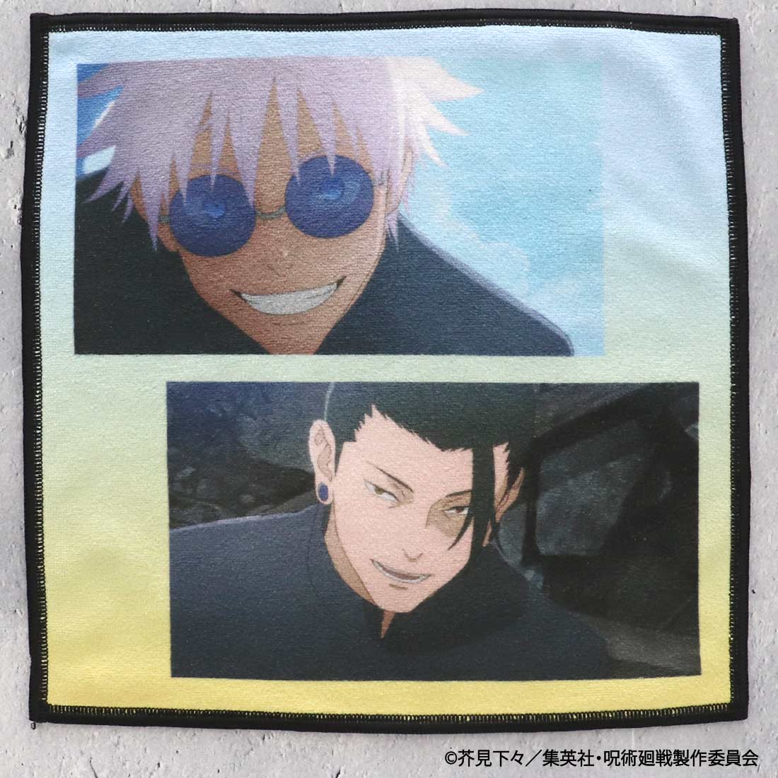 [型番:0020480002]繋がりの強いキャラクターで、キャラクターと時間の対比を両面プリントで表現したアイテムです。マイクロファイバーを使用しているので、手を拭くのはもちろん、スマホやメガネなどを拭くのにも便利な一枚です。■カラー：マルチカラー約25×25cm※(　)で表記されている数字はヌードサイズです。ヌードサイズとは衣服を身につけない身体のサイズです。お客様ご自身の身体サイズと比較してお選びください。 ■素材： ポリエステル90％ナイロン10％ ■お手入： &nbsp;&nbsp;>>商品のお取り扱い方法 ■原産国： 日本製呪術廻戦　五条悟・夏油傑　スマホ拭き／ブルーミング（BLOOMING）マルチカラー画面上と実物では、多少色具合が異なって見える場合がございます。