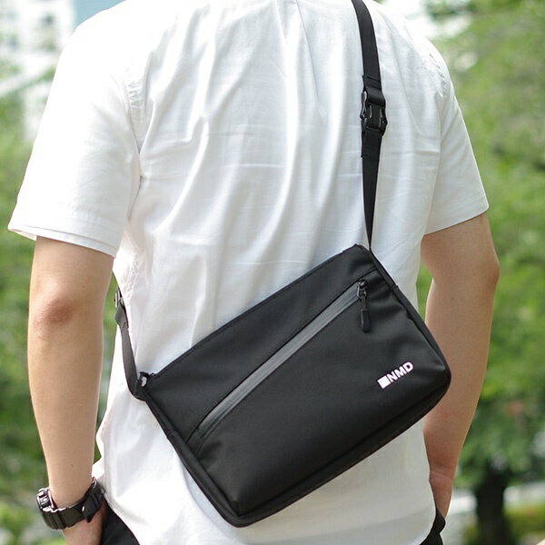 【軽量】NMD ミニショルダー M NM-07 街歩きにピッタリのサイズ感／ノーマディックのサムネイル