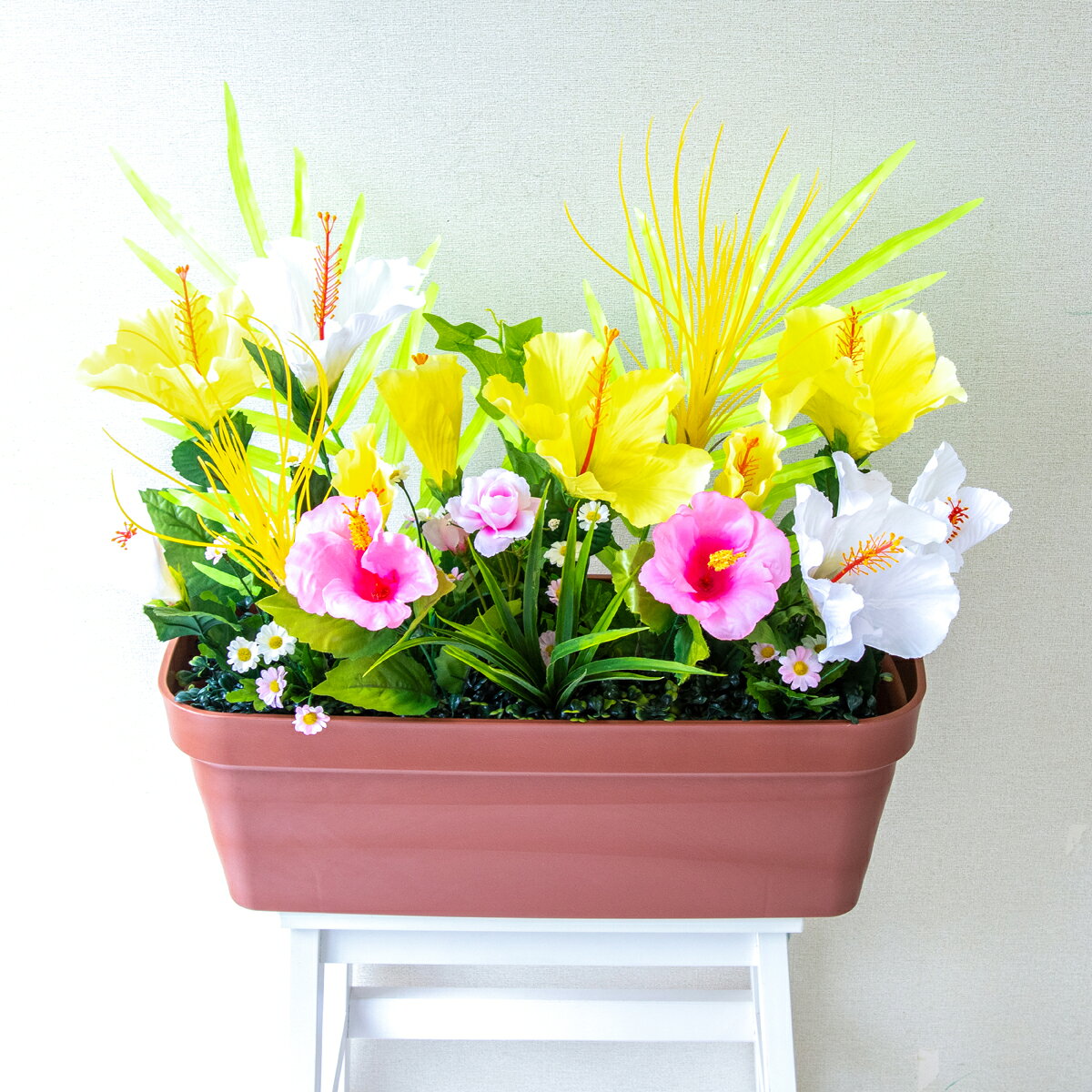 Artificial Flowers - 造花プランター フラワープランター フラワーアレンジメント フェイクグリーン 店舗装飾 ディスプレイ パチンコ店 工事現場 住宅展示場 モデルハウス ショールーム 夏装飾 /PF804-LB 造花プランター(ハイビ・デイジー)