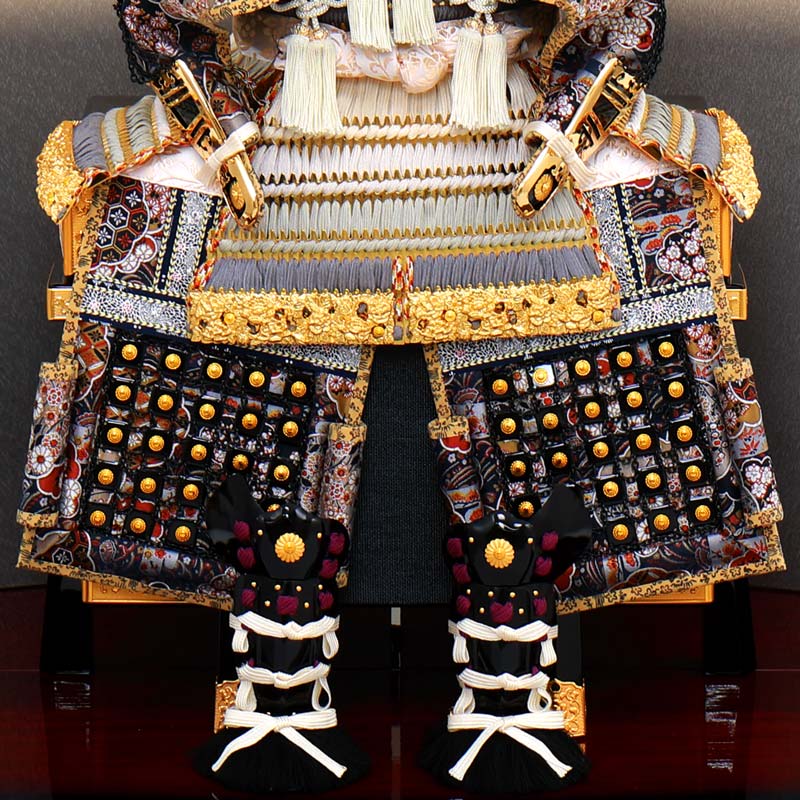 五月人形 鎧平飾り 鎧飾り 雅峰作 大鎧 金箔押小札 正絹 色々段 五月人形 鎧平飾り 鎧飾り 雅峰作 大鎧 金箔押小札 正絹 色々段