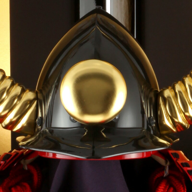 虎志郎作 戦国名将着用兜 木彫本金箔押水牛脇立