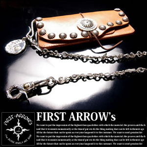 ポイント2倍!!ファーストアローズ　FIRST ARROWSカラ草浮き彫りウォレットチェーン&K18付 カラ草彫りキーホルダー&草彫りタタキメタル付き コンチョL+コンチョS14個付 レザーロングウォレットセット ※送料無料　代引き手数料無料　sb-009