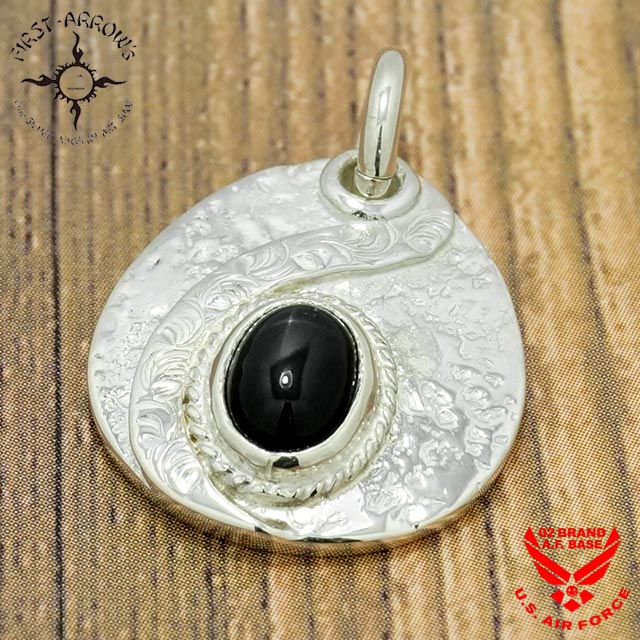 ポイント2倍!! ファーストアローズ ブラックスター付 カラ草彫りタタキメタル ペンダントヘッド 送料無料 代引き手数料無料 FIRST ARROWS ジュエリー ハンドメイド ネイティブ アメカジ バイカー シルバー950 通販 動画 p-012