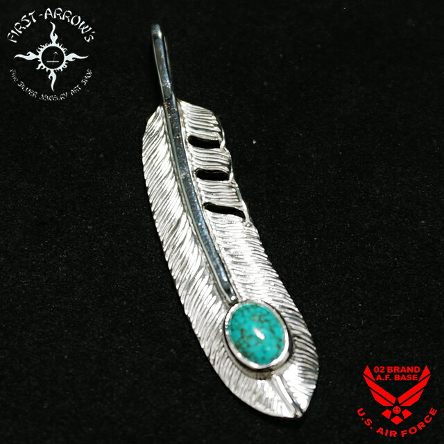 ●FIRST ARROW'S(ファーストアローズ)の商品一覧はコチラ！！ ●当店のトップページはコチラから！！ 　●商品説明 ●商品名 ファーストアローズ ターコイズ付 フェザー Mサイズ ペンダントトップ p-521 ●キーワード 送料無料 代引き手数料無料 アメカジ バイカー ネイティブ インディアン 手彫り ジュエリー アクセサリー ペンダントヘッド ネックレス シルバー950 SV950 necklace jewelry Accessories 通販 動画 ファーストアローズの作品は、見えない部分・細かい部分まで丹念にに仕上げられていて、このこだわりが大胆かつ繊細というFIRST ARROW'S 独特の個性を生み出しています。太陽は生命体にとっての「起」であり「すべて」である(太陽神)エネルギー・パワーの象徴です。全て熟練の職人によるハンドメイド制で、手にした瞬間「分かる」ものがありますよ♪ そんなFIRST ARROW'S(ファーストアローズ)から新作モデルのご紹介です！ 熟練された職人による完全ハンドメイド！ 繊細な彫りや上品なフォルムが独特の個性を生みだします！ また上質なシルバーは長持ちするだけでなく、経年劣化による世界に一つだけの味も特徴！ ●【デザインメッセージ】 コチラをご参考下さい。 ●【サイズ・素材】 上記サイズ表を参考に。 ●【納期】 コチラの商品はご注文いただいてからの作成→発送となる場合が御座います。 1-3ヶ月前後ほどお時間をいただく場合が御座いますのでご了承くださいませ。 ⇒専用ポーチと永久保証書(ギャランティーカード)が付属します。 ※チェーンは別売りなので、当店のチェーンをお求めください。 ⇒お手入れケア用品、ケースBOXはコチラ ★豪華特典が必ずもらえる！？(※詳しくはクリック!!) 　●ご注文前にご確認下さい。 ※高額注文の場合、お支払方法を「前払い」「銀行振り込み」「クレジットカード決済」にご変更いただく場合がございます。 ※コチラの商品はご注文いただいてからの作成→発送となる場合がございます。 1-3ヶ月前後ほどお時間をいただく場合が御座いますのでご了承くださいませ。 ※お使いのモニターによって若干、色味が変化して見えますのでご注意下さい。 ※ハンドメイドのため、商品には個体差がございます。また天然石などの模様にも個体差がございます。 ※サイズにつきましては同じ商品でも若干の誤差がございますので、ご了承くださいませ。 　●お買い得情報ファーストアローズ ターコイズ付 フェザー Mサイズ ペンダントトップ p-521 FIRST ARROW'S(ファーストアローズ)から新作モデルのご紹介です！ 熟練された職人による完全ハンドメイドのシルバージュエリーです！ 繊細な彫りや上品なフォルム、1つ1つのコダワリが大胆かつ繊細という独特の個性を生みだします！ また上質なシルバーは長持ちするだけでなく、経年劣化による世界に一つだけの味も特徴です！ 注意点 ・サイズには個体差がございます。(→測り方はコチラ) ・ケース、ケア用品など(→詳しくはコチラ) ・チェーンは別売りなので、当店のチェーンをお求めください。 ※高額注文の場合、お支払方法を「前払い」「銀行振り込み」「クレジットカード決済」にご変更いただく場合がございます。 ※コチラの商品はご注文いただいてからの作成→発送となる場合がございます。 1-3ヵ月前後ほどお時間をいただく場合が御座いますのでご了承くださいませ。 ※お使いのモニターによって若干、色味が変化して見えますのでご注意下さい。 ※ハンドメイドのため、商品には個体差がございます。また天然石などの模様にも個体差がございます。 ※サイズにつきましては同じ商品でも若干の誤差がございますので、ご了承くださいませ。 ▲ファーストアローズの知っておきたい情報が満載！！