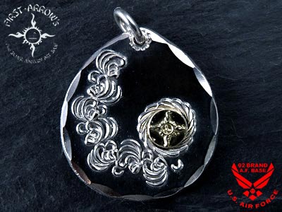 ポイント2倍!!ファーストアローズ　FIRST ARROWSK18付 浮きカラ草彫りタタキメタル ペンダントヘッド (40φサイズ) ※通販　動画　アメカジ　バイカー　シルバー950　ハンドメイド　ネイティブ　ペンダントトップ　p-046