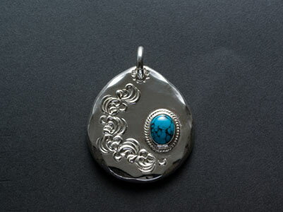 ポイント2倍!!ファーストアローズ FIRST ARROWSターコイズ付 浮きカラ草彫りメタル ペンダントヘッド(35φサイズ) ※通販 動画 アメカジ バイカー シルバー950 ハンドメイド ネイティブ ペンダントトップ SV950 アラベスク p-cus-007-40