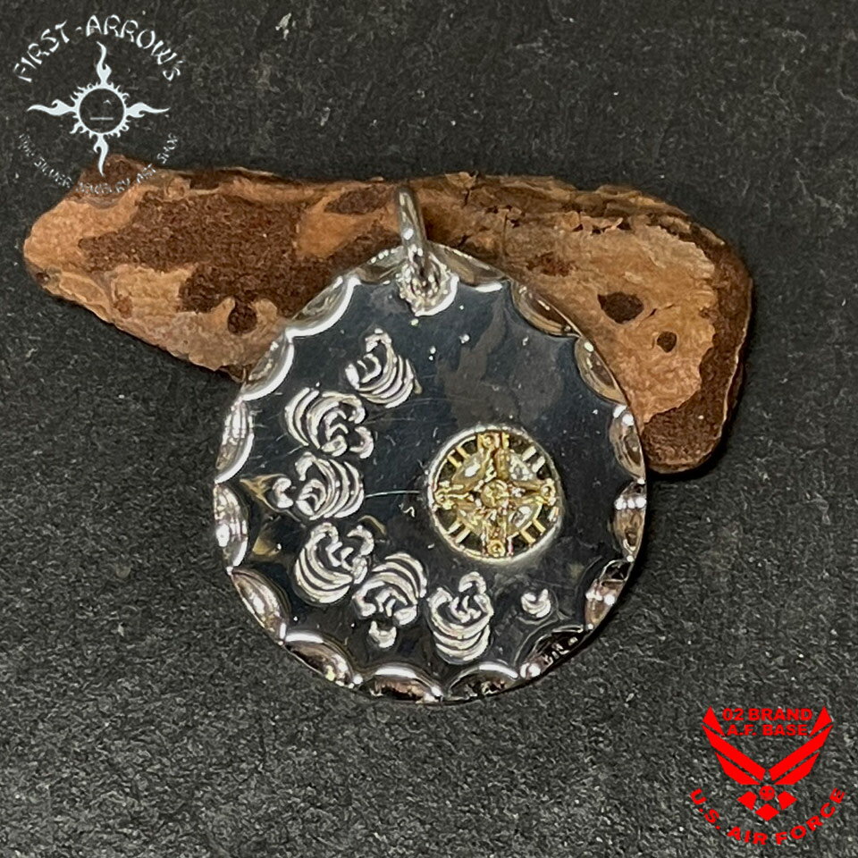 ポイント2倍!!ファーストアローズ K18メディスンマーク付 カラ草メタル 40φサイズ ペンダントトップ FIRST ARROWS p-771