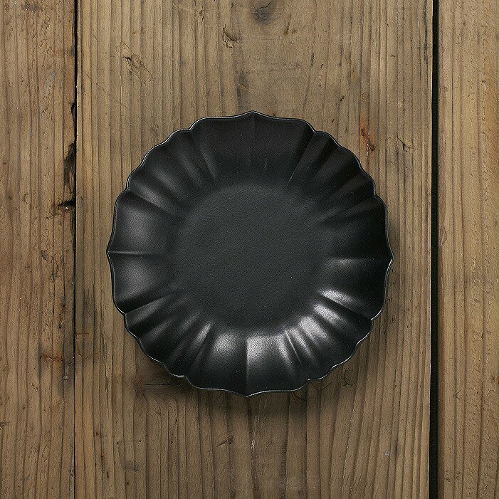 Rakuten - 【 稜花 丸皿 15cm 】【 墨 】 丸いお皿 サークルプレート 黒いお皿 ブラック 和食器 和食 副菜 銘々皿 取皿 おやつ皿 お茶請け皿 和カフェ カフェ食器 シンプル 開店準備 食洗機対応 電子レンジ対応