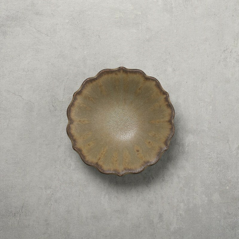 乐天商城 - 【 結花 ユウカ 花型小鉢 】【 シルバーブラウン 】 珍味 小付 小鉢 豆皿 まめ皿 小皿 小さい器 和食器 おもてなし 懐石料理 割烹料理 和食器 品のある器 強化磁器 和カフェ カフェ食器 食洗機対応 電子レンジ対応