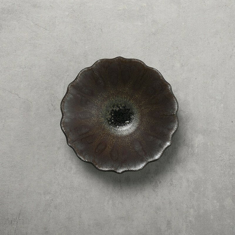 Mino Ware - 【 結花 ユウカ 花型小鉢 】【 アスト 】 珍味 小付 小鉢 豆皿 まめ皿 小皿 和食器 黒い器 おもてなし 懐石料理 割烹料理 和食器 品のある器 強化磁器 和カフェ カフェ食器 黒い器 食洗機対応 電子レンジ対応