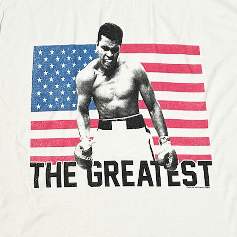 MUHAMMAD ALI FLAG THE GREATEST T-SHIRT / AMERICAN CLASSICS / Muhammad Ali T-Shirt / MENS LIGHTWEIGHT T-SHIRT / アメリカンクラシックス / モハメド・アリ / アメリカ国旗 / ボクサー / SPORTS GRAPHIC TEE / Tシャツ / 半袖 / SHORT SLEEVE / メンズ / ALI5507-NAT