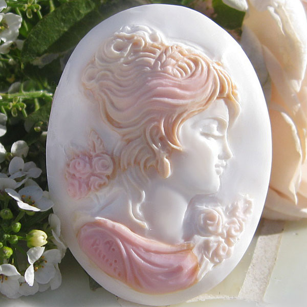 超希少作品 Maestro Aniello Pernice作 3色 コンクシェルカメオ ルース【ピンクの薔薇と美しい貴婦人】