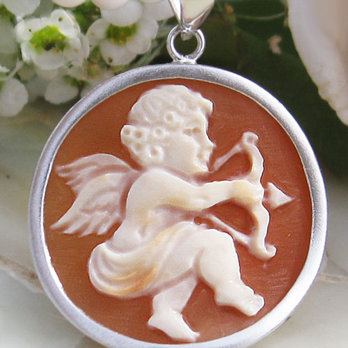 Giovanni Romano作 コルネリアン シェル カメオ SILVER ぺンダントトップ【可愛い弓矢の天使】