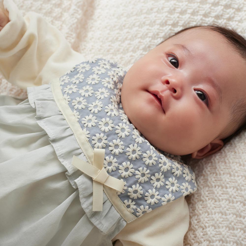 ★全品ポイント10倍！4日20:00〜 11日1:59★ 【10mois 公式】着るスタイドレス ブルーグレー / Hoppetta[日本製 ビブ よだれかけ 赤ちゃん ベビー 出産祝い ギフト よだれカバー おめかしスタイ 送料無料]