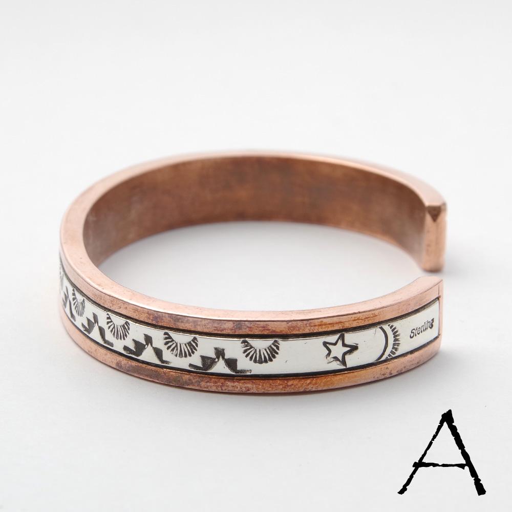 【INDIAN JEWELRY(インディアンジュエリー)】Navajo copper×silver Bangle By Wylie Secatero ナバホ族 銅×銀 スタンプワークバングル ワイリー・セカテロ 太幅