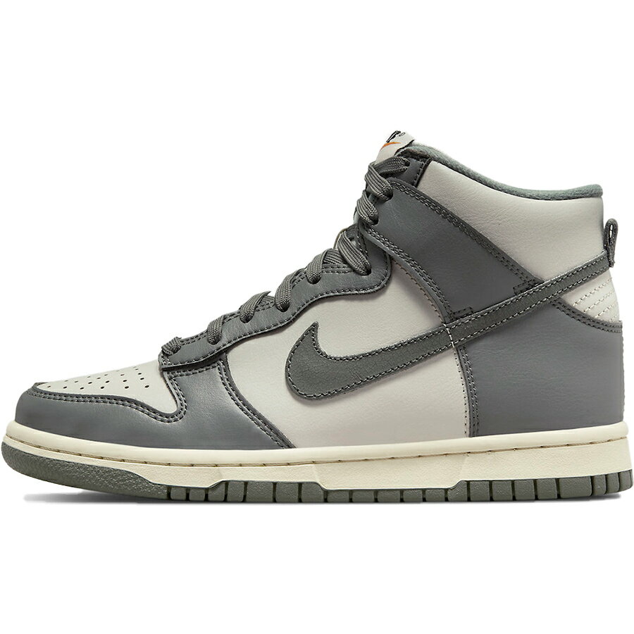 NIKE iCL DUNK HIGH SE GS 'LIGHT BONE TUMBLED GREY' LbYTCYf _N nC SE 'Cg {[ ^u O[' LbY fB[X Xj[J[ LIGHT BONE/COCONUT MILK/ALPHA ORANGE/TUMBLED GREY DM1028-001y胂fz