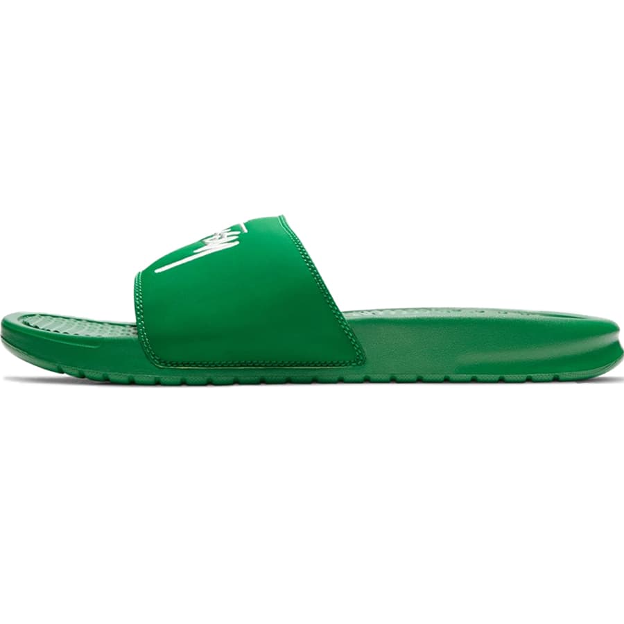 NIKE ナイキ STUSSY X BENASSI 039 PINE GREEN 039 ステューシー× ベナッシ スライド サンダル パイン グリーン メンズ レディース スニーカー PINE GREEN/SAIL DC5239-300【限定完売モデル】