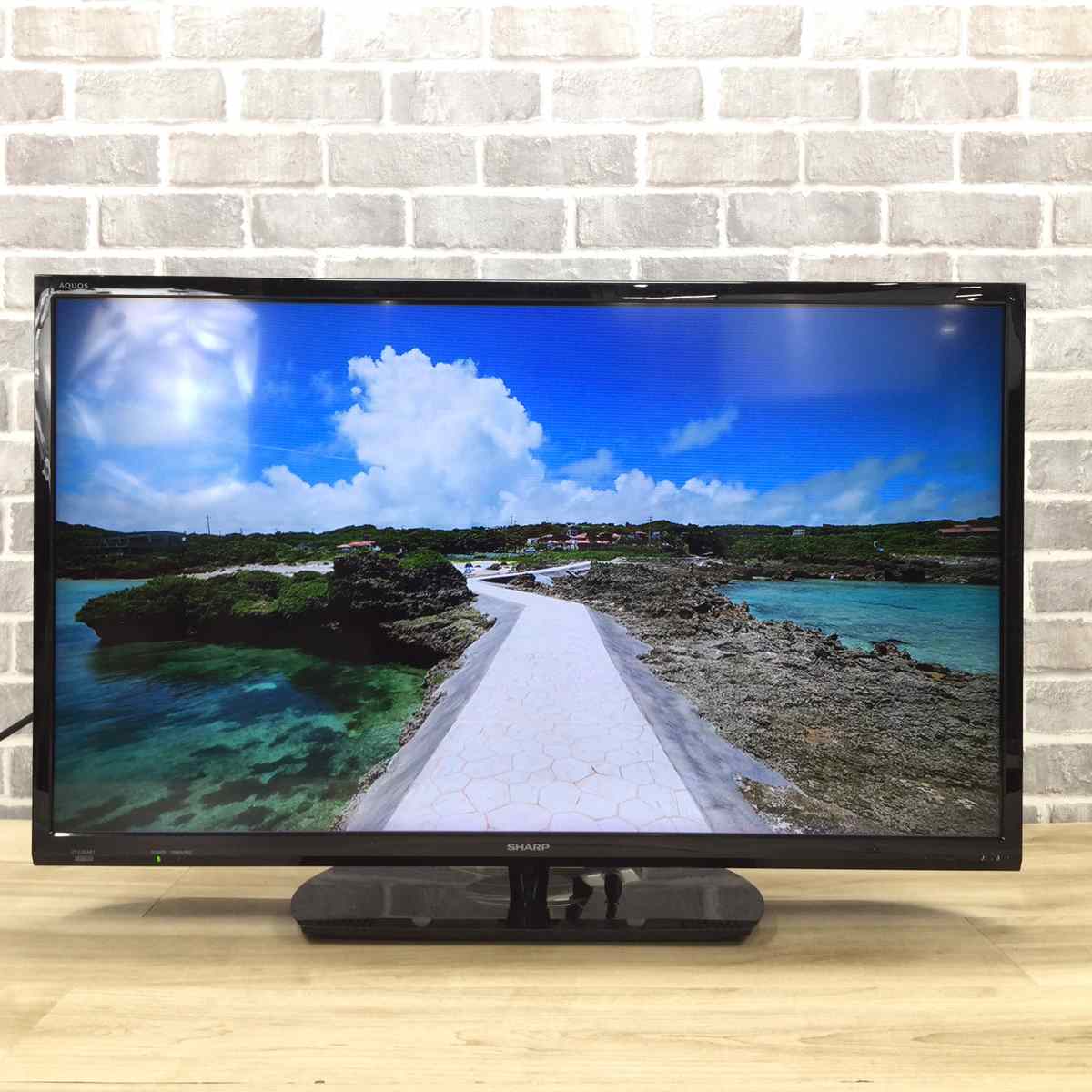 【中古】シャープ 24V型 液晶 テレビ AQUOS LC-24P5-B ハイビジョン 外付HDD対応(裏番組録画) ブラック 2017年モデル