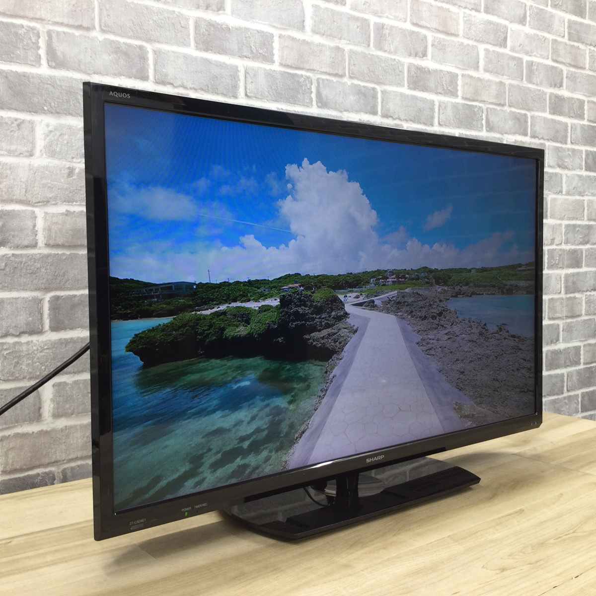 【中古】シャープ 24V型 液晶 テレビ AQUOS LC-24P5-B ハイビジョン 外付HDD対応(裏番組録画) ブラック 2017年モデル