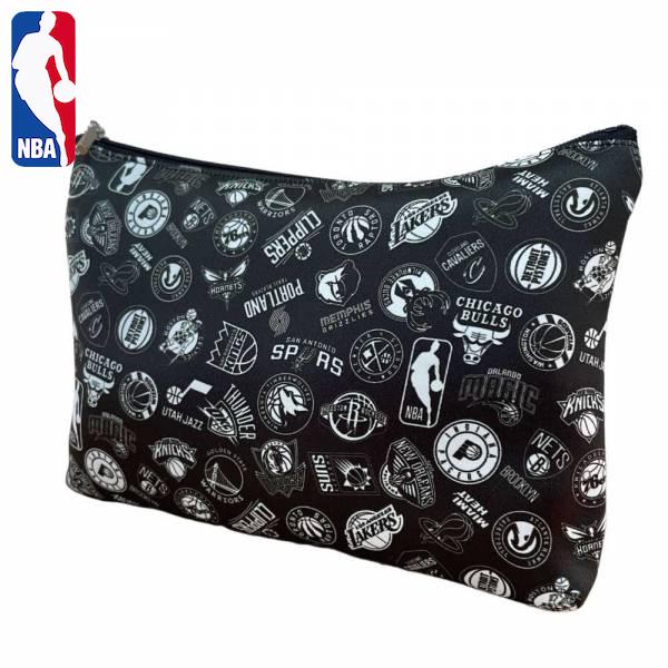 NBA ポーチ ALLOVER ブラック/ホワイト NBA35877 バスケ バスケット NBAグッズ ファングッズ バスケグッズ プレゼント 大人 子供 かばん バッグ 小物入れ 