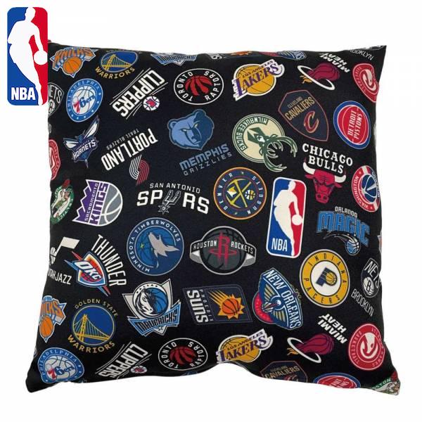 楽天イレブンストア　楽天市場店NBA クッション ALLOVER ブラック/カラーNBA35880（ バスケ バスケット NBAグッズ ファングッズ バスケグッズ プレゼント 大人 子供 インテリア くっしょん ）