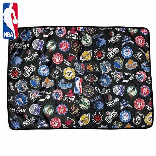 NBA ブランケット ALLOVER ブラック/カラー NBA35882 バスケ バスケット NBAグッズ ファングッズ バスケグッズ プレゼント 大人 子供 インテリア ひざ掛け 