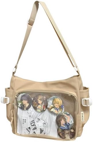 【A4対応】透明ショルダーバッグ 推し活用 痛バッグ 2WAYタイプ カスタマイズ自由 収納力抜群｜推し活をもっと楽しく！自由にデコれる透明ショルダーバッグでお洒落にコーディネート♪ 推し活やコスプレに最適な透明ショルダーバッグ。A4サイズも収納可能な大容量で、缶バッジや推し写真を自由にレイアウトできるデザインです。普段使いからイベントまで幅広く使える2WAYタイプ。 ● 商品の特長 ● 自由なカスタマイズ 透明ポケット部分に付属の帆布シートを使い、缶バッジや写真を自由にレイアウト可能 ● 2WAYで便利 ショルダーとしてもトートとしても使える多機能設計 ● 大容量収納 A4サイズも余裕で入るたっぷり収納。推しグッズや小物をまとめて持ち運べます ● 軽量で丈夫 ポリエステル素材で軽くて丈夫、長時間の使用も快適 ● 素材 ・ポリエステル（本体） ・PVC（透明部分） ● サイズ ・本体：幅35cm × 高さ27cm × 奥行12cm ・透明ポケット：幅27cm × 高さ20cm ● こんなシーンにおすすめ ・推し活イベント ・コスプレイベント ・日常使いのバッグ ・学校やオフィスでの使用 推し活をもっと楽しみたい方にぴったりのアイテム。自由にデコれるからオリジナリティ溢れるバッグが作れます。今すぐお気に入りのグッズを詰めて、あなただけの特別なバッグを作りましょう！ ご注意： ・サイズは手作業のため誤差が生じる場合があります。 ・モニターにより色味が異なる場合があります。色: ブラック色: ベージュ色: ホワイト色: レッド色: 水色