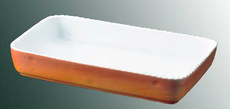 ●型番：No.500●サイズ250×200×H70(mm)●内寸上：240×190(mm)下：205×155(mm)●重量：1.6kg●材質陶器●オーブン：対応●レンジ：対応●洗浄機：不可●長年培われた技術が生みだした高品質のオーブンウェアです●直火にはかけられません。※商品画像はメーカー提供の代表画像を使用しております。複数掲載の画像でも、単品販売の場合がございます。サイズ・カラー・型番・付属品等は商品名・商品説明欄をご確認ください。※製造時期により、パッケージや商品の規格が異なる場合がございます。予めご了承ください。ご不明点などございましたらいつでもお気軽にお問い合わせくださいませ。