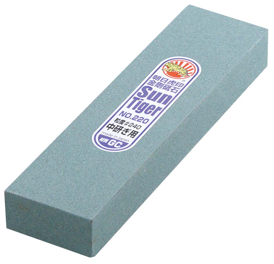 ●サイズ205×50×H50(mm)●重量：1kg●測定・調節/温度範囲/能力等240●キング砥石は、永年の経験を生かし従来の人造化学砥石の刃先の損傷、硬度不均一などの諸欠点を補い天然砥石以上のシャープな研ぎ味を発揮します●通常の荒研ぎ用※商品画像はメーカー提供の代表画像を使用しております。複数掲載の画像でも、単品販売の場合がございます。サイズ・カラー・型番・付属品等は商品名・商品説明欄をご確認ください。※製造時期により、パッケージや商品の規格が異なる場合がございます。予めご了承ください。ご不明点などございましたらいつでもお気軽にお問い合わせくださいませ。