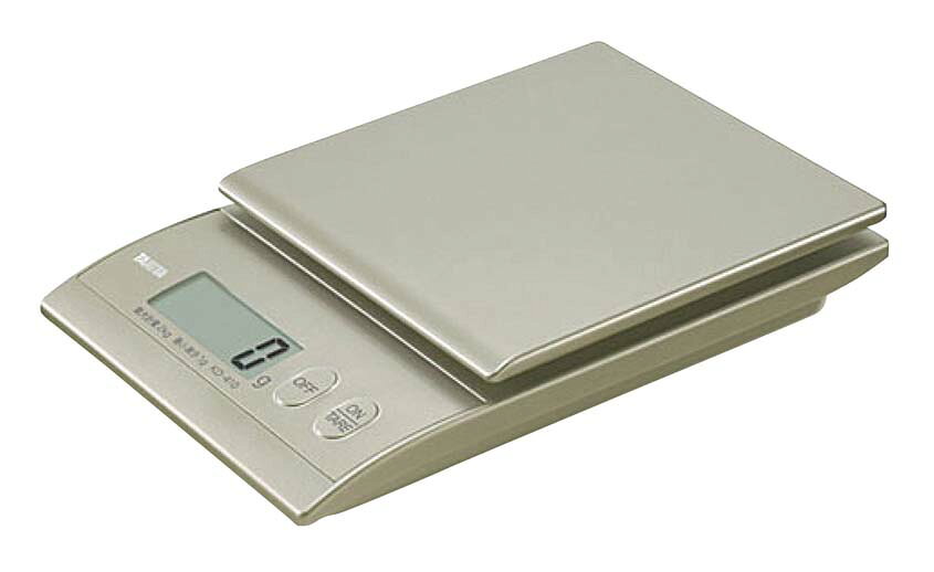 ●型番：KD-410●サイズ186×122×H31(mm)計量皿：130×120(mm)●重量：287g●測定・調節/温度範囲/能力等ひょう量：2kg●電源：単4乾電池×2●最小表示：1g●ヘルシーでおいしい定食レシピ付●単3乾電池2本付※商品画像はメーカー提供の代表画像を使用しております。複数掲載の画像でも、単品販売の場合がございます。サイズ・カラー・型番・付属品等は商品名・商品説明欄をご確認ください。※製造時期により、パッケージや商品の規格が異なる場合がございます。予めご了承ください。ご不明点などございましたらいつでもお気軽にお問い合わせくださいませ。