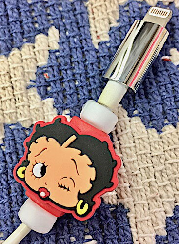 ベティちゃん グッズ アメリカン雑貨 USB CABLE PROTECTOR Betty Boop RED USBケーブル 携帯 スマホ スマートフォン アクセサリー 充電器