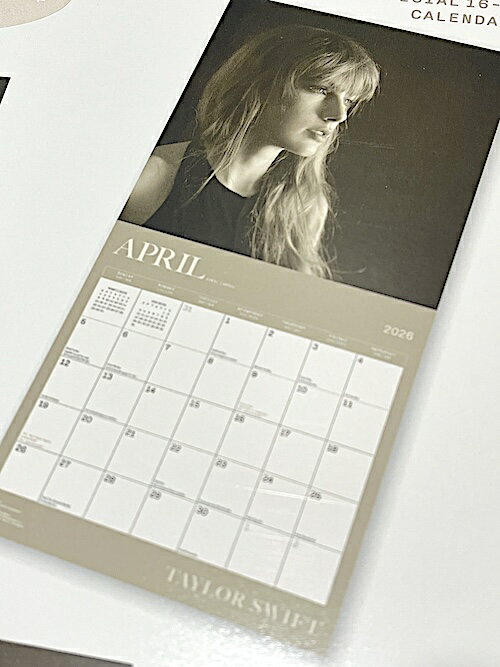 2026年 令和8年カレンダー Taylor Swift テイラー スウィフト 輸入版 壁掛け アメリカン雑貨 看板 パブ バー グッズ 店舗 ガレージ ディスプレイ ミュージシャン タレント【送料込み価格】