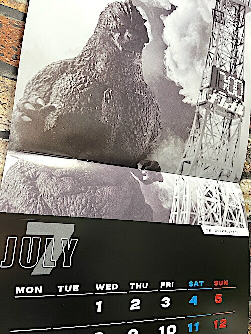 2026年 令和8年カレンダー GODZILLA ゴジラ 壁掛け アメリカン雑貨 看板 パブ バー グッズ 店舗 ガレージ ディスプレイ 映画【送料込み価格】