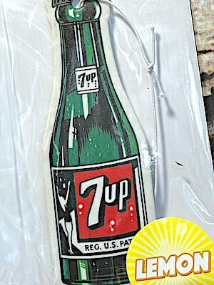 AIR FRESHENER 7UP BOTTLE アメリカン雑貨 エアーフレッシュナー セブンアップ ボトル LEMON 芳香剤 カー用品 車用 車内