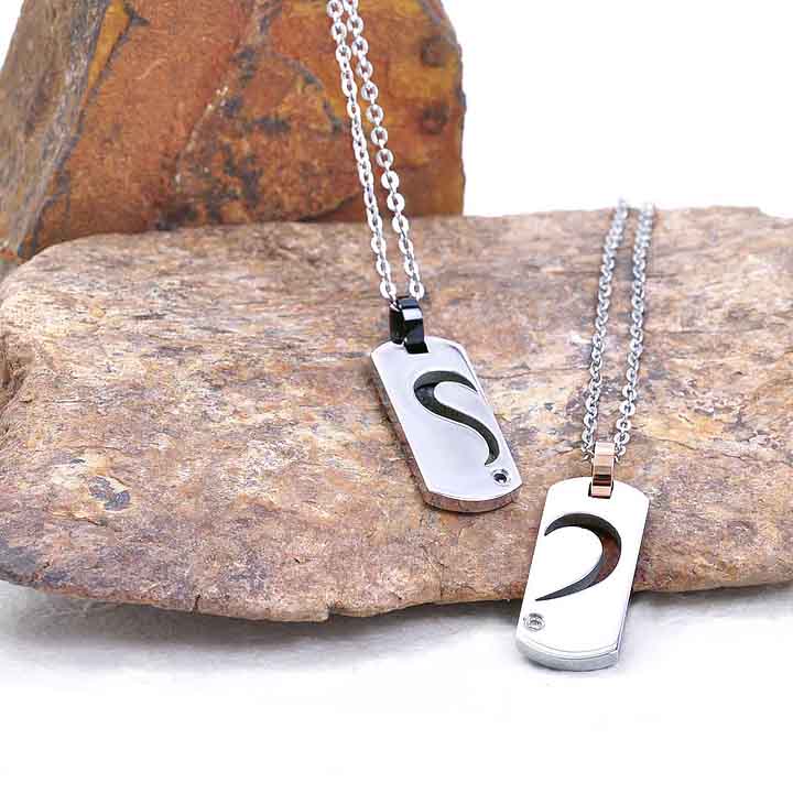 医療用サージカルステンレス 送料込み 合わせるとハートになるペンダント ステンレスネックレス ペアネックレス ネックレス 金属アレルギー プレート シルバー アレルギーフリー ハート 316L メンズ レディース ストーン サージカルステンレス 19juuku CREA(クレア)掲載商品