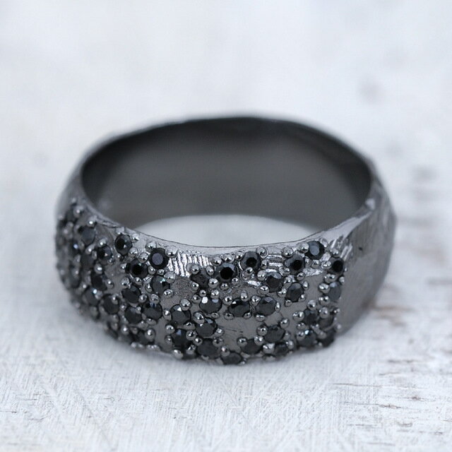 送料込み 個性が光る指輪 存在感を主張するごつめリング 1号からのサイズ展開 シルバー925 ペアリング お揃い おしゃれ 指輪 リング ジルコニア キュービック ブラック アンティーク加工 黒 メンズ レディース 19juuku Edda エッダ