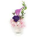 贈りものにピッタリなプリザーブドフラワー。花器付きですぐに飾れます。プリザーブド加工を施しているので、水やりいらずで長持ちします。 高級花材をふんだんに使用し趣向を凝らしたフラワーギフト。ギフトやプレゼントに最適です。素材:紫　カラーリリー、バラ 生産国:日本 パッケージサイズ:130*190*130mm パッケージ込重量:260g