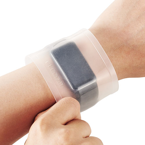 インテリアの壱番館の【クーポン配布中】エレコム スマートウォッチ用シリコンリストバンド/Mサイズ/2個入り/クリア SW-WBDSCMCR｜アングル2