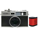 懐かしくて新しいデジタルカメラ YASHICA Y35 オーソドックスなdigiFilm200が付属したスタートセット日本発の1949年創業の歴史あるカメラブランド「YASHICA(ヤシカ)」。その往年の名機であり、世界初の電子制御シャッター搭載カメラだった「Electro35」のデザインで復刻させたのが「digiFilm Camera Y35」です。 今の時代に、カメラに足りないものを考えたとき、ヤシカとして一眼レフの性能を追い求めるのか、スマホのように簡単に撮れて消せる性能を追い求めるのか、ヤシカの考える今の時代に向けてのイノベーションは、1枚1枚大切に写真を撮影する、撮影は体験であることを伝えていくこと。 ヤシカの考案したdigiFilm はその撮影するシチュエーションに合わせて昔ながらのフィルムを入れ替えるかのように、最適な画質や仕上がりを選べます。 そしてシャターを奥までゆっくり引いてきり、写真を撮影します。1枚1枚の写真を大切に撮影することができます。 今までにヤシカを体験された方はSDカードに保存できるデジタルとなった新しいヤシカをまだ体験されたことのないスマホ世代の方は、digiFilmを入れ替えてシャッターを引いてきる新しいヤシカを楽しめます。 外観と感覚の両方において、YASHICA Y35はアナログ写真の喜びと意味を取り戻させてくれます。実際に写真を撮影する際には昭和ギミックなフィルムカメラのような巻き上げレバーを回す必要があります。毎回この作業を行うことであなたのインスピレーションは刺激されるはずです。アナログカメラとして味わうためには、digiFilmを使用する必要があります。 革新的な digiFilmの技術は YASHICA が作り上げた仕組みで、それはフィルムに似た形状のモジュールをカメラの裏蓋からセット&入替えることで、まるで銀塩フィルムのように仕上がりや画質が変えられるというコンセプトのもの。サイズや形は APSフィルムに似ていますが、伝統的なフィルムとは異なります。撮影したい画質タイプ別に合わせて、都度入れ替えて→使う6種類のフィルムカートリッジを模したdigiFilmを差し込みます。 つまり、シーンによって digiFilmを使い分けてセットして写真を撮るというスタイルなのです。撮影した画像は digiFilmではなく、すべて SD カードに保存されます。●センサー:1/2.5インチ、CMOSセンサー ●レンズ:4枚ガラスレンズ ●画素数:1400万画素 ●光学ファインダー内蔵 ●絞り値:F2.0 ●焦点距離:35mm ●撮影距離:1.5m〜無限 ●シャッタースピード　1秒、1/30秒、1/60秒、1/250秒、1/500秒 ●絞り優先モード搭載 ●露出補正:5段階調整(-2/-1/0/+1/+2) ●SDカード(Wi-Fiカードと互換性あり)(別売り) ●マイクロUSB端子 ●三脚ネジ穴 ●電源:単3電池×2本(別売り) ●レンズとスィッチを含む本体サイズ　110×70×55mm ●レンズとスィッチを除く本体サイズ　100×64×28mm ●digiFilmによるイメージコントロール ●digiFilm種類　ISO1600(ハイスピード)、ISO400(白黒)、ISO200(ウルトラファイン)、120フォーマット(6×6)、fancy、YashicaBlue ●同梱物:本体(ABS樹脂製)、レンズキャップ、USBケーブル ●開発製造:香港YASHICA社 ●保証期間:3ヶ月 ●生産国:中国カメラ・ビデオカメラ・光学機器＞デジタルカメラ＞その他＞＞